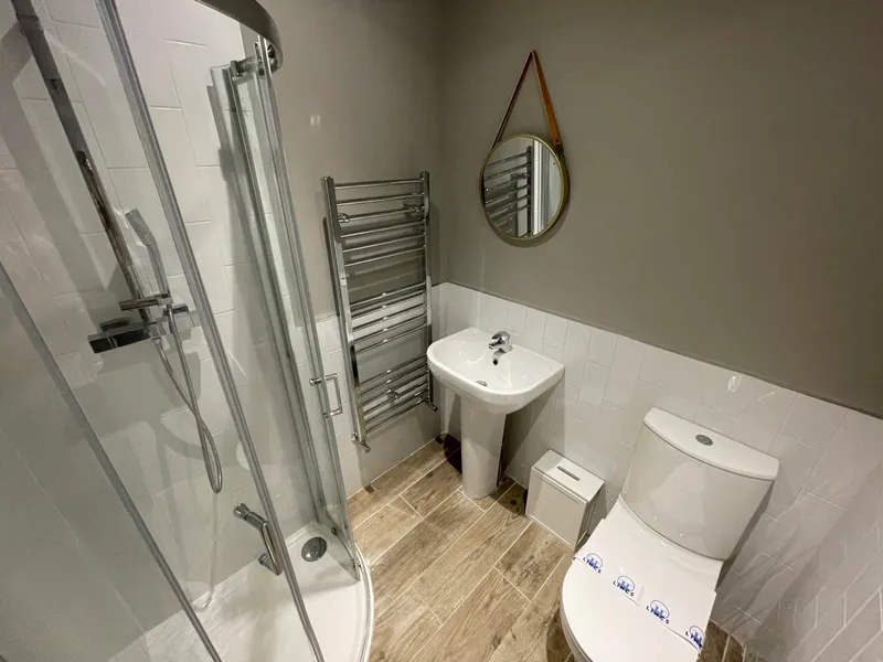 Modern 6 Bed, 3 Bath Student House // Jul 2026 - Image 3
